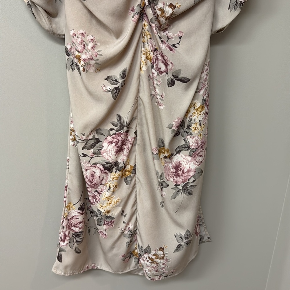 ASTR the Label Long Sleeve Ruched Floral Midi Dress | Blush Floral | sz M | EUC - Picture 14 of 16